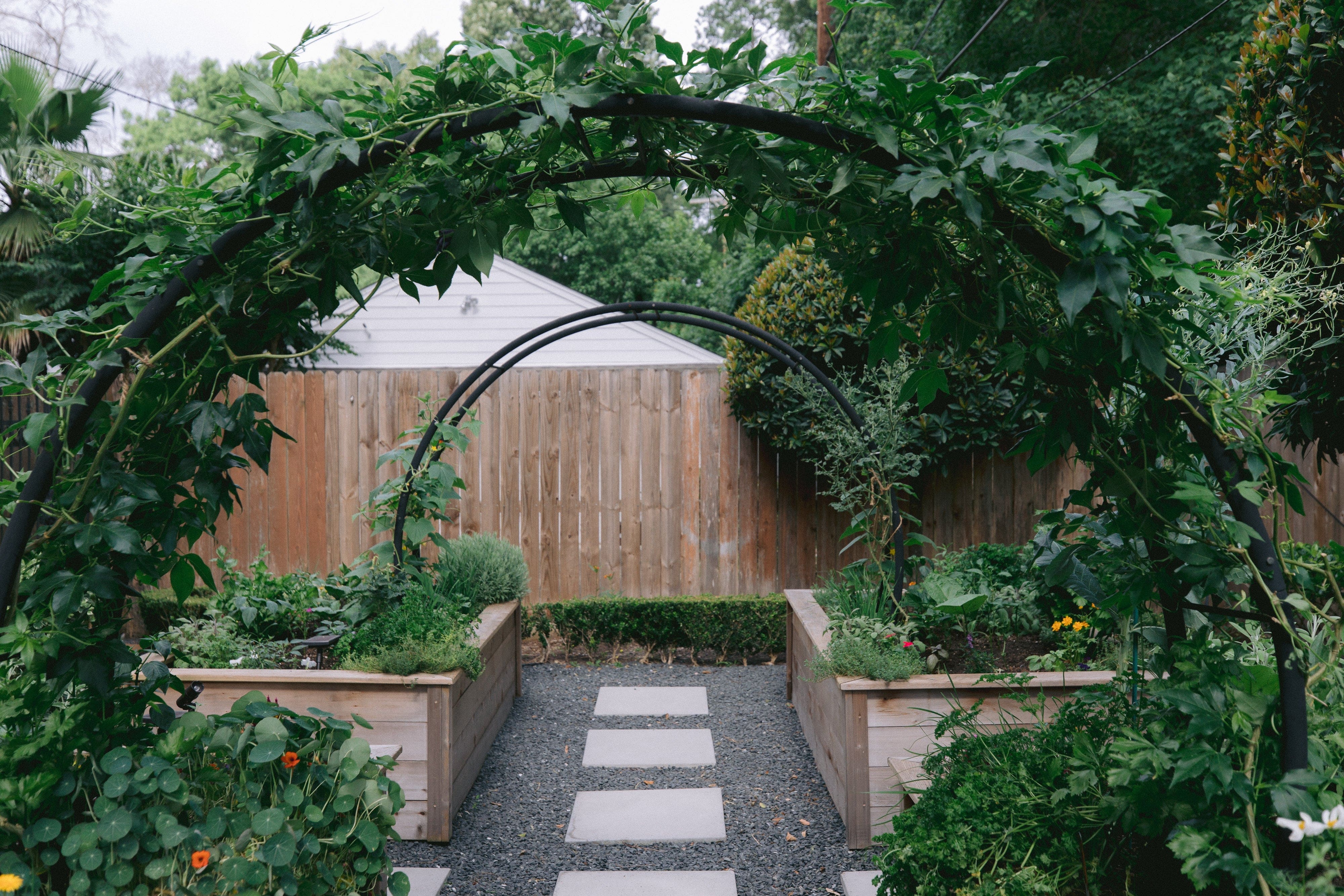 Modern Arch Trellis - Image 3